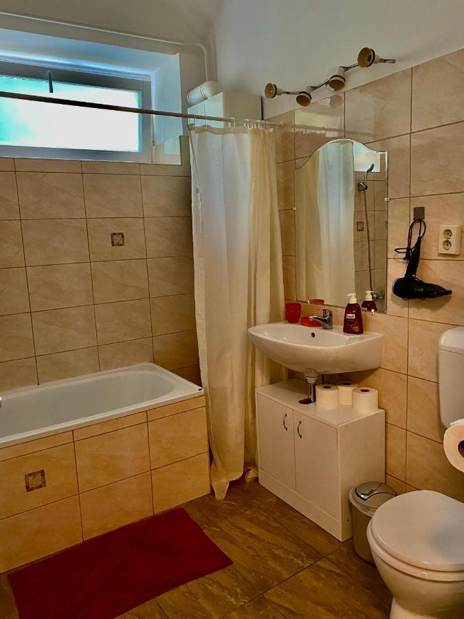 Grande Familia Apartman Apartment Eger Ngoại thất bức ảnh